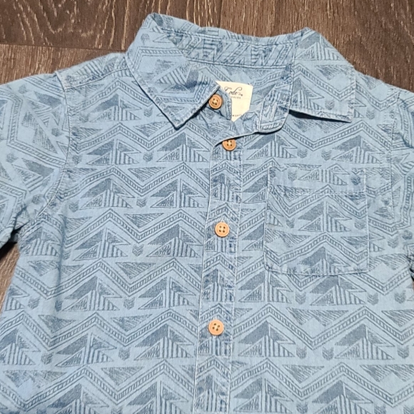 Button up - Picture 2 of 4